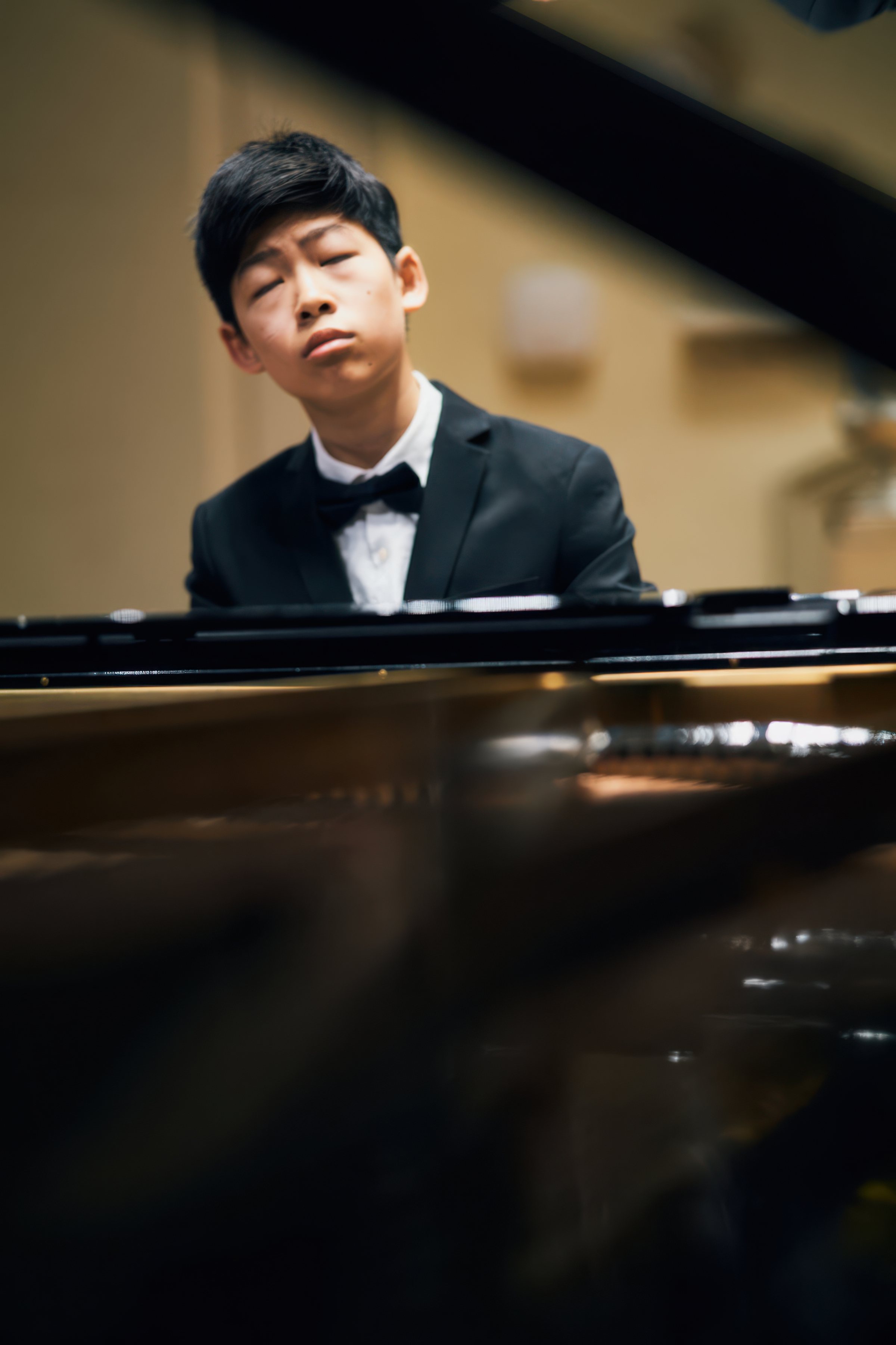 Junger Pianist am Konzertflügel, Finale 2025.