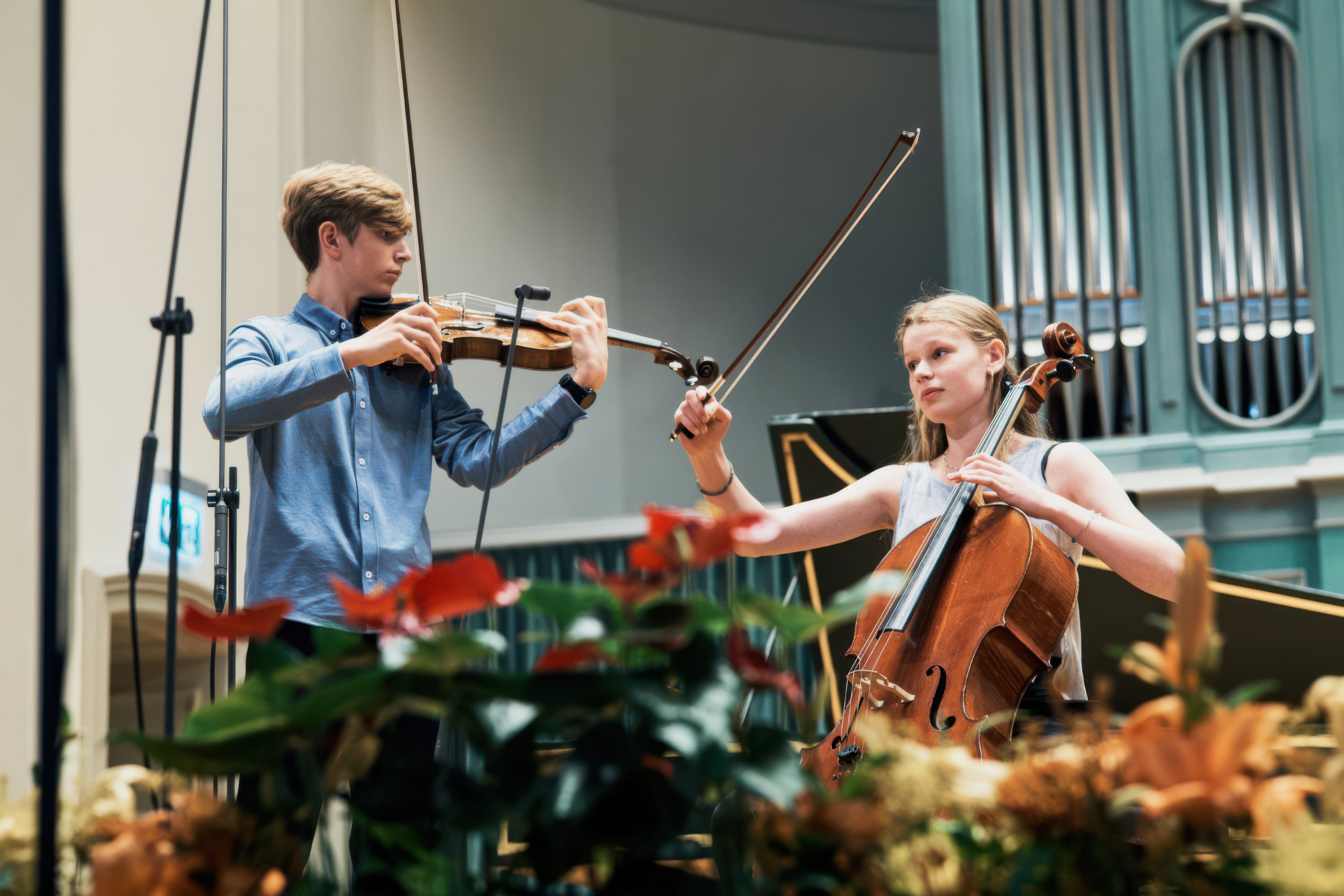Junges Streichtrio auf der Bühne, Finale 2025.